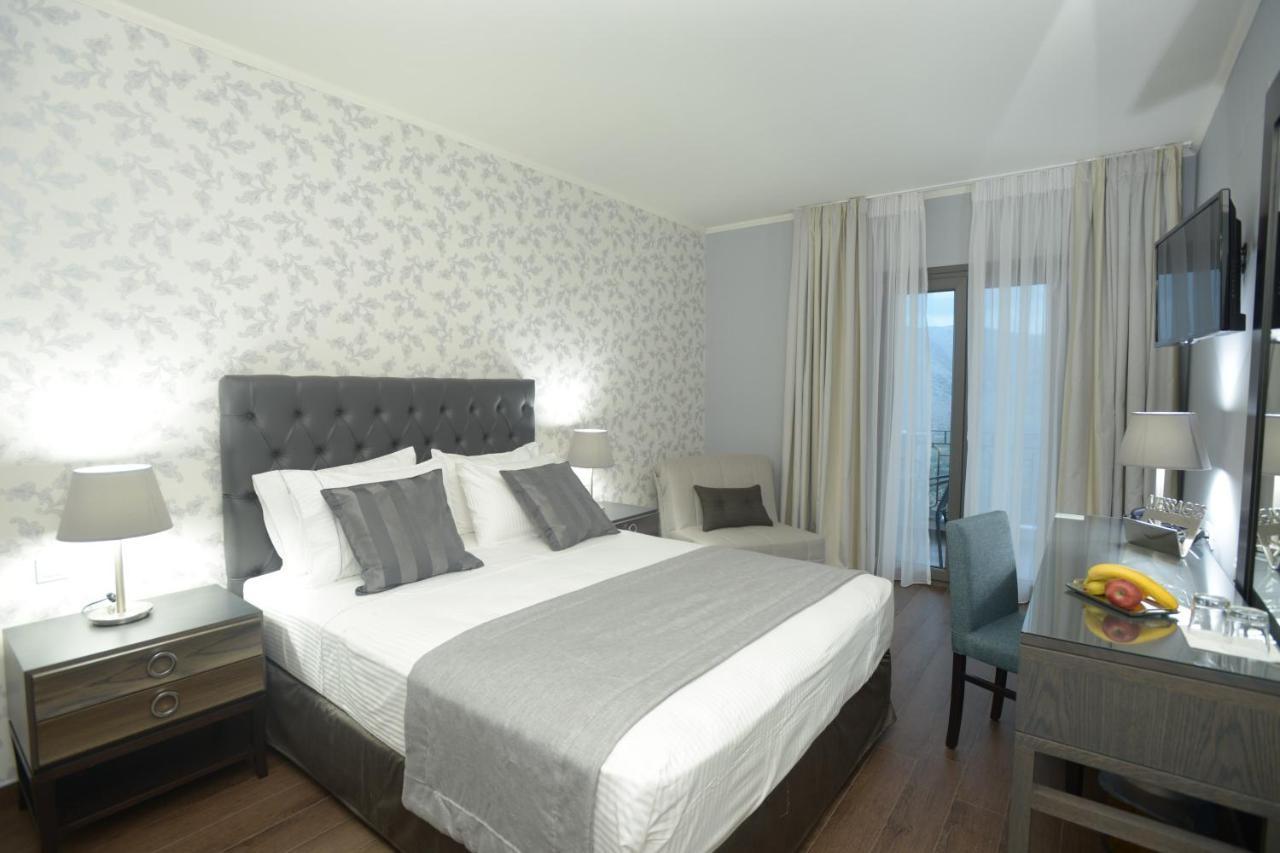 Theasis Hotel Paramythia Exterior photo